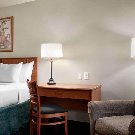 Travelodge By Wyndham Clinton Valley West Court Kültér fotó