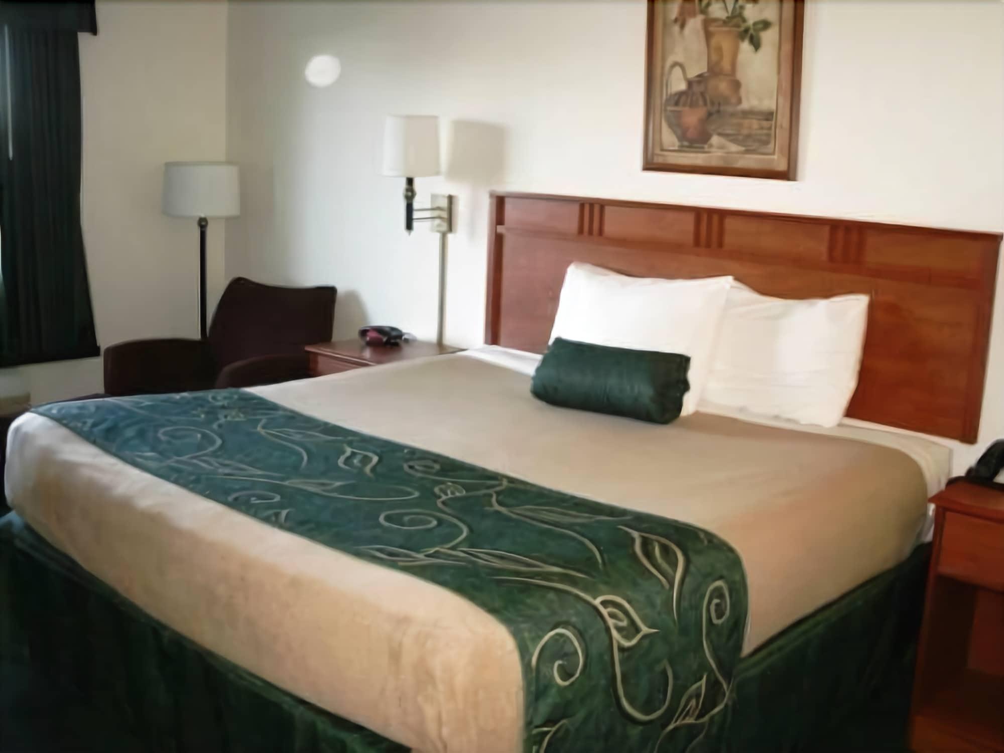Travelodge By Wyndham Clinton Valley West Court Szoba fotó