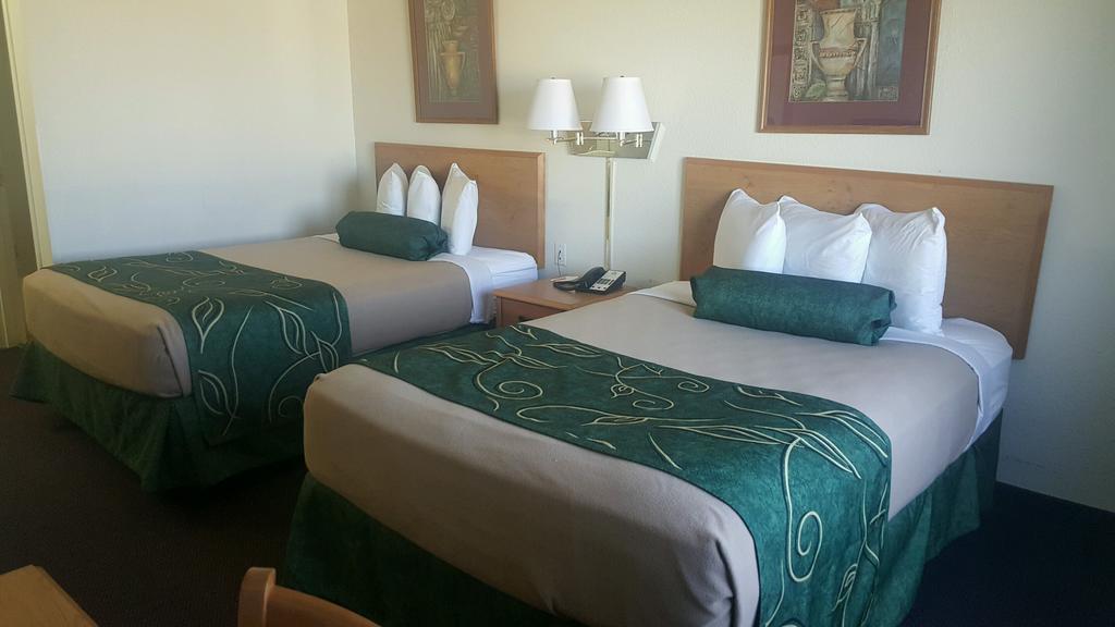 Travelodge By Wyndham Clinton Valley West Court Kültér fotó
